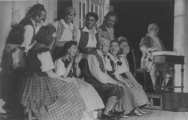 File:Aruoja, Virve (GITISe dipl-lav Figaro pulm, 1953.jpg